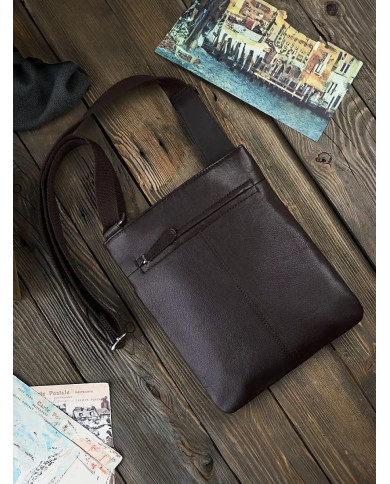 Ruda odinė moteriška rankinė su reguliuojamu dirželiu